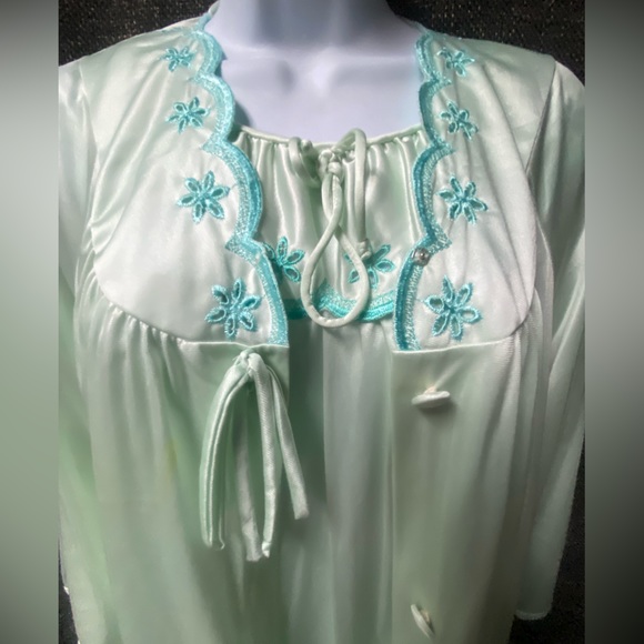 JC Penney Embroidered Gown Housecoat Set - Picture 4 of 16